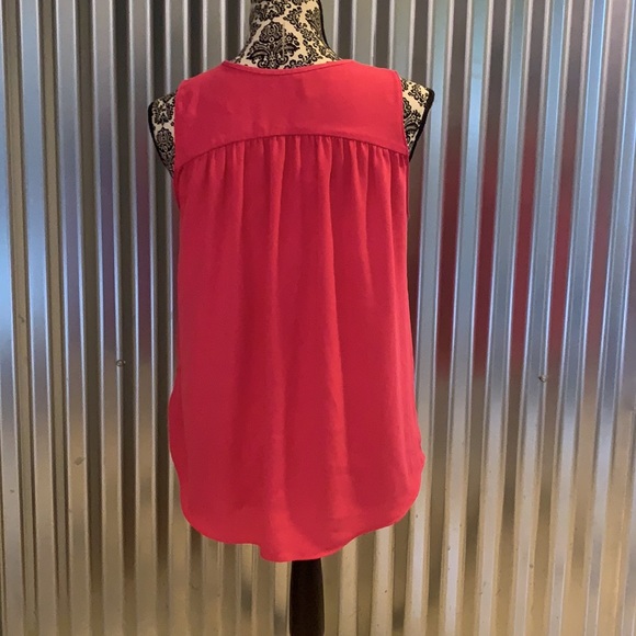 GAP Sleeveless Dressy V-Neck Tank with String Tie - Picture 2 of 3